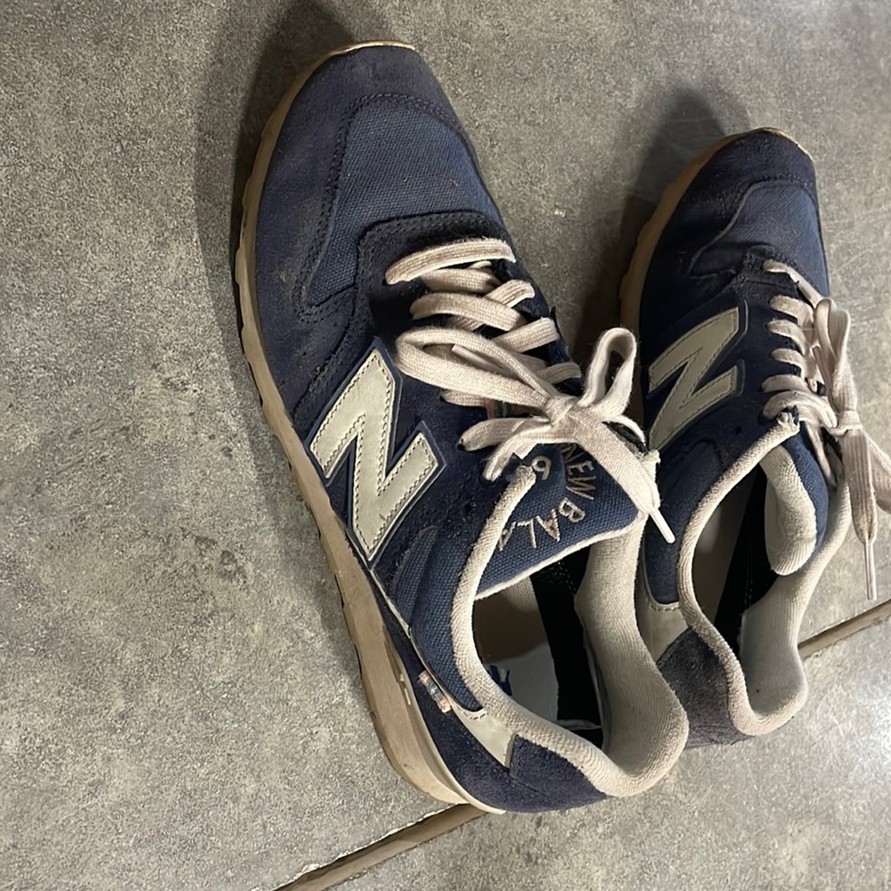 New balance tennis shoes